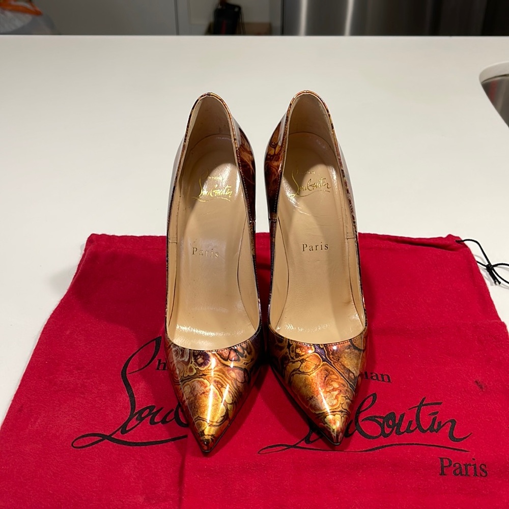Christian Louboutin So Kate Heels